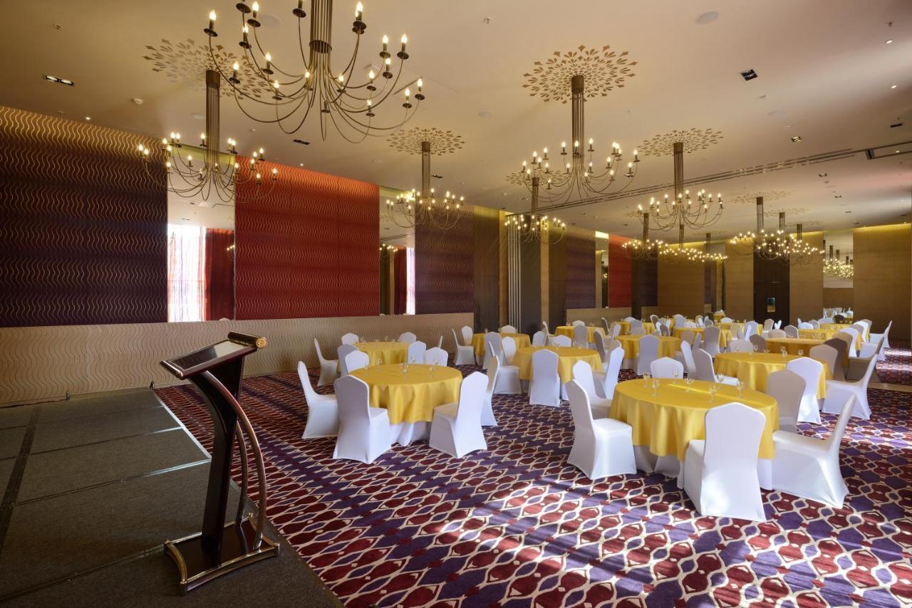 Marasa Sarovar Premiere Tirupati Exterior foto The ballroom