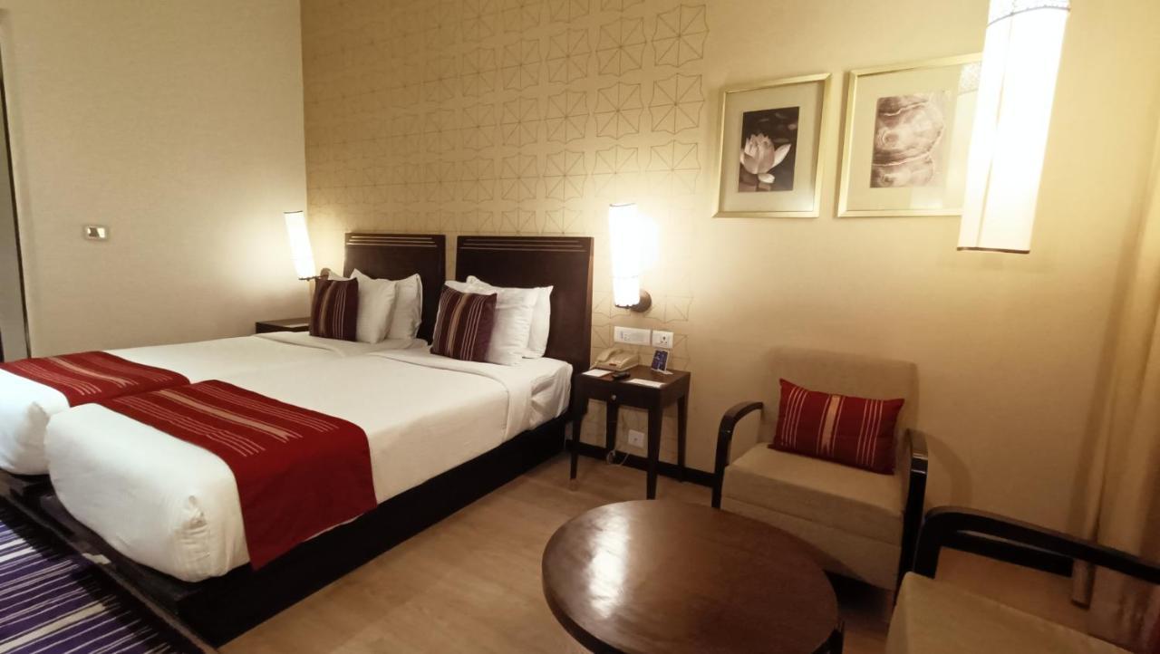 Marasa Sarovar Premiere Tirupati Exterior foto A room at the Taj Bengal