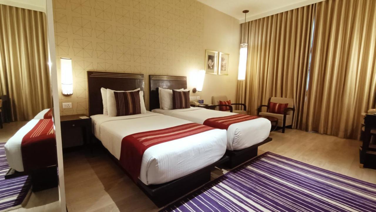 Marasa Sarovar Premiere Tirupati Exterior foto A room at the Taj Bengal
