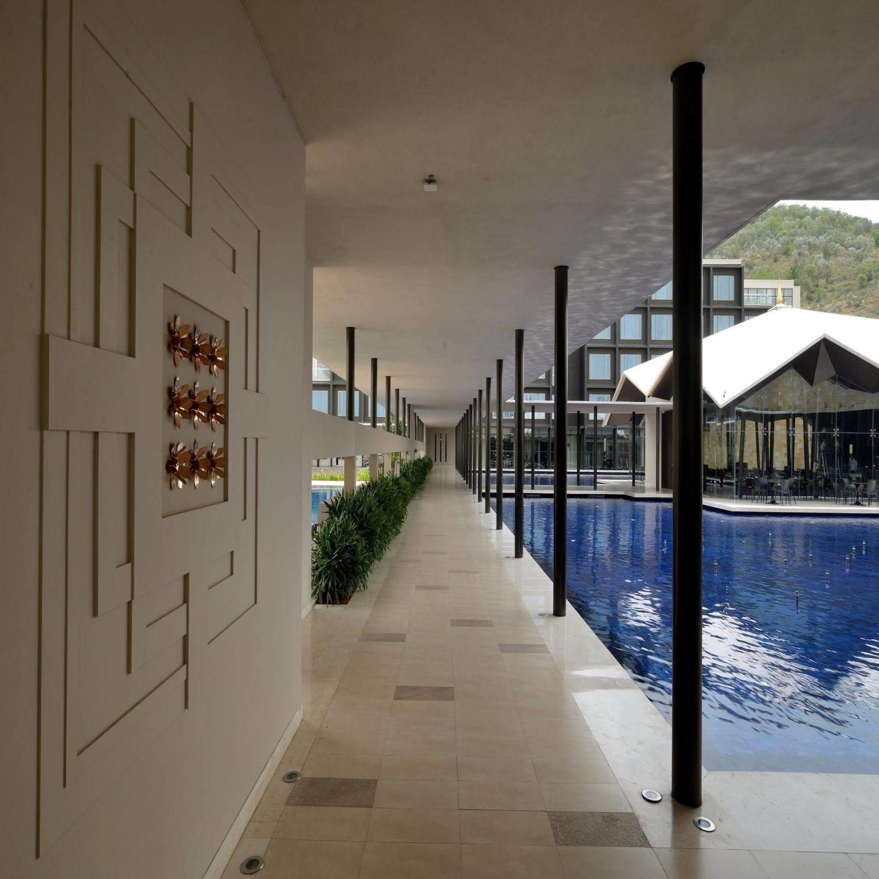 Marasa Sarovar Premiere Tirupati Exterior foto The interior of the hotel